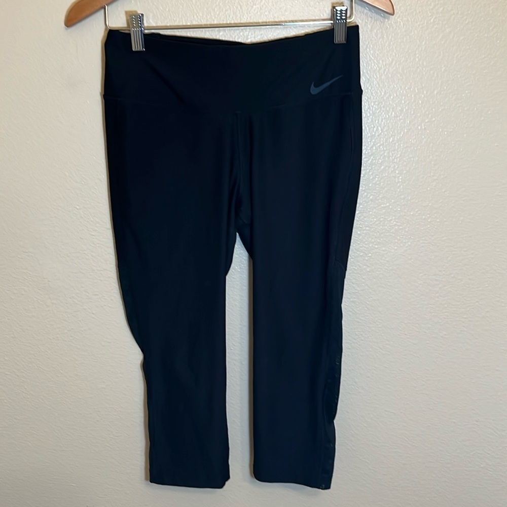 Nike Black Capri 3/4 Length Athletic Leggings
